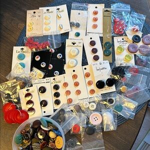 BUTTONS!!  BUTTONS!!  BUTTONS!!